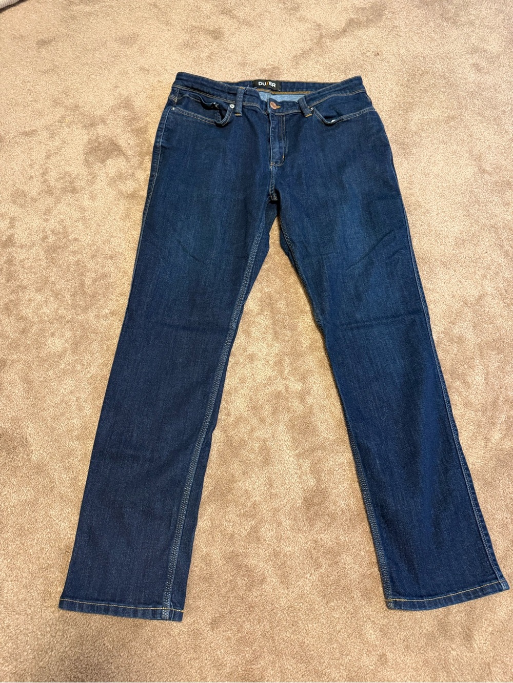 DUER men’s relaxed tapered jeans